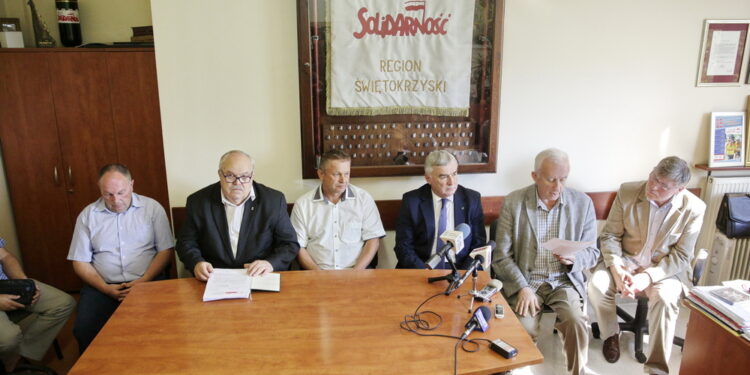 19.08.2016 Kielce. Konferencja prasowa Solidarności w sprawie sytuacji w KKSM. / Jarosław Kubalski / Radio Kielce