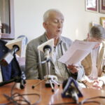 19.08.2016 Kielce. Konferencja prasowa Solidarności w sprawie sytuacji w KKSM. Wicewojewoda Andrzej Bętkowski i przewodniczący Solidarności świętokrzyskiej Waldemar Bartosz. / Jarosław Kubalski / Radio Kielce