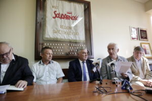 19.08.2016 Kielce. Konferencja prasowa Solidarności w sprawie sytuacji w KKSM. / Jarosław Kubalski / Radio Kielce