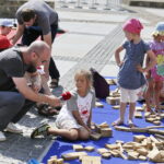 20.08.2016 Kielce. Rynek. Festiwal Hura Art zorganizowany dla dzieci przez Teatr Kubuś. / Jarosław Kubalski / Radio Kielce