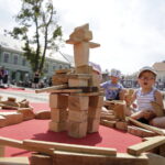 20.08.2016 Kielce. Rynek. Festiwal Hura Art zorganizowany dla dzieci przez Teatr Kubuś. / Jarosław Kubalski / Radio Kielce