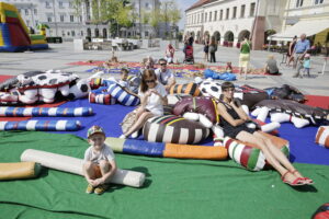 20.08.2016 Kielce. Rynek. Festiwal Hura Art zorganizowany dla dzieci przez Teatr Kubuś. / Jarosław Kubalski / Radio Kielce