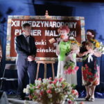 20.08.2016 Chęciny. Wernisaż poplenerowej wystawy malarskiej. "Chęcińskie pocztówki". / Jarosław Kubalski / Radio Kielce