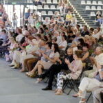 20.08.2016 Chęciny. Wernisaż poplenerowej wystawy malarskiej. "Chęcińskie pocztówki". / Jarosław Kubalski / Radio Kielce