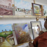 20.08.2016 Chęciny. Wernisaż poplenerowej wystawy malarskiej. "Chęcińskie pocztówki". / Jarosław Kubalski / Radio Kielce