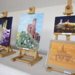 20.08.2016 Chęciny. Wernisaż poplenerowej wystawy malarskiej. "Chęcińskie pocztówki". / Jarosław Kubalski / Radio Kielce