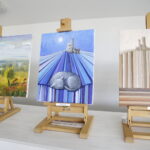 20.08.2016 Chęciny. Wernisaż poplenerowej wystawy malarskiej. "Chęcińskie pocztówki". / Jarosław Kubalski / Radio Kielce