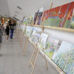 20.08.2016 Chęciny. Wernisaż poplenerowej wystawy malarskiej. "Chęcińskie pocztówki". / Jarosław Kubalski / Radio Kielce