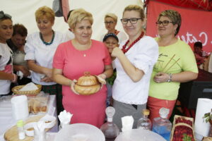 21.08.2016 Bieliny. Dożynki w deszczu. / Jarosław Kubalski / Radio Kielce