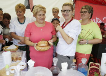 21.08.2016 Bieliny. Dożynki w deszczu. / Jarosław Kubalski / Radio Kielce