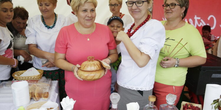 21.08.2016 Bieliny. Dożynki w deszczu. / Jarosław Kubalski / Radio Kielce