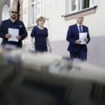 23.08.2016 Kielce. Poseł Anna Krupka składa zawiadomienie do prokuratury na starostę opatowskiego. / Jarosław Kubalski / Radio Kielce