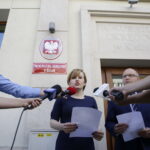 23.08.2016 Kielce. Poseł Anna Krupka składa zawiadomienie do prokuratury na starostę opatowskiego. / Jarosław Kubalski / Radio Kielce