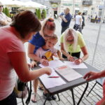 23.08.2016 Kielce. Solidarność zbiera podpisy przeciwko handlowi w niedziele. / Jarosław Kubalski / Radio Kielce