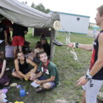 25.08.2016 Podzamcze Chęcińskie. Harcerze podczas różnych zajęć. Ogólnopolski zlot harcerski Wędrowna Watra. / Jarosław Kubalski / Radio Kielce