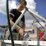 25.08.2016 Podzamcze Chęcińskie. Harcerze podczas różnych zajęć. Ogólnopolski zlot harcerski Wędrowna Watra. / Jarosław Kubalski / Radio Kielce