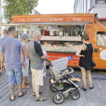 27.08.2016 Kielce. "Smaczne Zakończenie Lata" - zjazd foodtrucków na ulicy Sienkiewicza. / Jarosław Kubalski / Radio Kielce