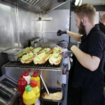 27.08.2016 Kielce. "Smaczne Zakończenie Lata" - zjazd foodtrucków na ulicy Sienkiewicza. / Jarosław Kubalski / Radio Kielce