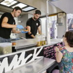 27.08.2016 Kielce. "Smaczne Zakończenie Lata" - zjazd foodtrucków na ulicy Sienkiewicza. / Jarosław Kubalski / Radio Kielce