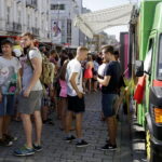 27.08.2016 Kielce. "Smaczne Zakończenie Lata" - zjazd foodtrucków na ulicy Sienkiewicza. / Jarosław Kubalski / Radio Kielce