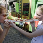 27.08.2016 Kielce. "Smaczne Zakończenie Lata" - zjazd foodtrucków na ulicy Sienkiewicza. / Jarosław Kubalski / Radio Kielce