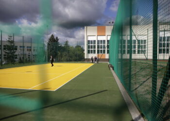 30.08.2016 Kielce. Nowe boiska przy Zespole Szkół Ogólnokształcacych nr 15 przy ulicy Krzemionkowej. / Jarosław Kubalski / Radio Kielce