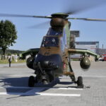 31.08.2016 Kielce. Przygotowania do MSPO. Laduje helikopter Tiger koncernu Airbus Helicopters. / Jarosław Kubalski / Radio Kielce