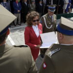 15.08.2016. Obchody Święta Wojska Polskiego w Kielcach. Wojewoda świętokrzyski Agata Wojtyszek przekazała żołnierzom akty mianowań na wyższe stopnie wojskowe oraz wręczyła odznaczenia państwowe / Jarosław Kubalski / Radio Kielce