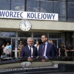 03.08.2016. Wicepremier i minister rozwoju Mateusz Morawiecki dotarł do Kielc pociągiem / Jarosław Kubalski / Radio Kielce