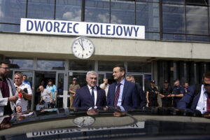 03.08.2016. Wicepremier i minister rozwoju Mateusz Morawiecki dotarł do Kielc pociągiem / Jarosław Kubalski / Radio Kielce