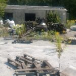 25.08.2016. Wysypisko śmieci po dawnym Zakładzie Robót Publicznych w Starachowicach / Waldemar Jakubiak / Straż Miejska Starachowice