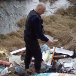 25.08.2016. Wysypisko śmieci po dawnym Zakładzie Robót Publicznych w Starachowicach / Waldemar Jakubiak / Straż Miejska Starachowice