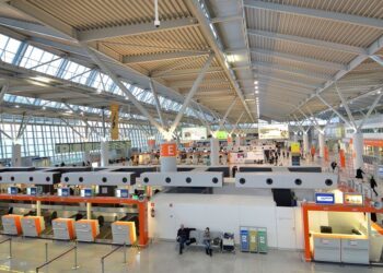 Lotnisko Chopina Terminal A / Adrian Grycuk / (CC BY-SA 3.0 pl)  wikipedia