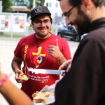 2.8.2016 Kielce. Pielgrzymi Światowych Dni Młodzieży z Chile, zwiedzają Kielce. / Wojciech Habdas / Radio Kielce