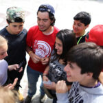 2.8.2016 Kielce. Pielgrzymi Światowych Dni Młodzieży z Chile, zwiedzają Kielce. / Wojciech Habdas / Radio Kielce