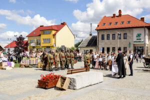 7.8.2016 Daleszyce. Obchody 72 rocznicy wymarszu I Batalionu 4 Pułku Piechoty Legionów Armii Krajowej na pomoc walczącej Warszawie w Daleszycach. / Wojciech Habdas / Radio Kielce