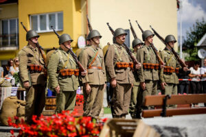 7.8.2016 Daleszyce. Obchody 72 rocznicy wymarszu I Batalionu 4 Pułku Piechoty Legionów Armii Krajowej na pomoc walczącej Warszawie w Daleszycach. / Wojciech Habdas / Radio Kielce