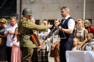 7.8.2016 Daleszyce. Obchody 72 rocznicy wymarszu I Batalionu 4 Pułku Piechoty Legionów Armii Krajowej na pomoc walczącej Warszawie w Daleszycach. / Wojciech Habdas / Radio Kielce