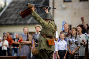 7.8.2016 Daleszyce. Obchody 72 rocznicy wymarszu I Batalionu 4 Pułku Piechoty Legionów Armii Krajowej na pomoc walczącej Warszawie w Daleszycach. / Wojciech Habdas / Radio Kielce