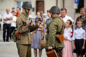 7.8.2016 Daleszyce. Obchody 72 rocznicy wymarszu I Batalionu 4 Pułku Piechoty Legionów Armii Krajowej na pomoc walczącej Warszawie w Daleszycach. / Wojciech Habdas / Radio Kielce