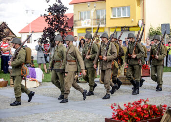 7.8.2016 Daleszyce. Obchody 72 rocznicy wymarszu I Batalionu 4 Pułku Piechoty Legionów Armii Krajowej na pomoc walczącej Warszawie w Daleszycach. / Wojciech Habdas / Radio Kielce
