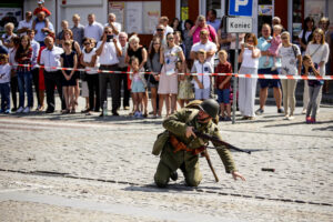 7.8.2016 Daleszyce. Obchody 72 rocznicy wymarszu I Batalionu 4 Pułku Piechoty Legionów Armii Krajowej na pomoc walczącej Warszawie w Daleszycach. / Wojciech Habdas / Radio Kielce