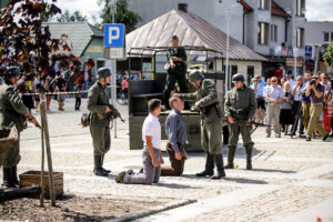 7.8.2016 Daleszyce. Obchody 72 rocznicy wymarszu I Batalionu 4 Pułku Piechoty Legionów Armii Krajowej na pomoc walczącej Warszawie w Daleszycach. / Wojciech Habdas / Radio Kielce