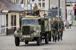 7.8.2016 Daleszyce. Obchody 72 rocznicy wymarszu I Batalionu 4 Pułku Piechoty Legionów Armii Krajowej na pomoc walczącej Warszawie w Daleszycach. / Wojciech Habdas / Radio Kielce