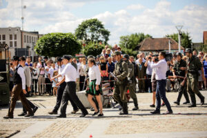 7.8.2016 Daleszyce. Obchody 72 rocznicy wymarszu I Batalionu 4 Pułku Piechoty Legionów Armii Krajowej na pomoc walczącej Warszawie w Daleszycach. / Wojciech Habdas / Radio Kielce