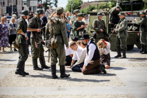 7.8.2016 Daleszyce. Obchody 72 rocznicy wymarszu I Batalionu 4 Pułku Piechoty Legionów Armii Krajowej na pomoc walczącej Warszawie w Daleszycach. / Wojciech Habdas / Radio Kielce