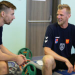 12.8.2016 Chęciny. Trening zawodników Effectora w hali w Chęcinach. Peter Wohlfahrtstätter (po prawej). / Wojciech Habdas / Radio Kielce