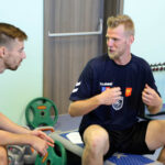 12.8.2016 Chęciny. Trening zawodników Effectora w hali w Chęcinach. Peter Wohlfahrtstätter (po prawej). / Wojciech Habdas / Radio Kielce