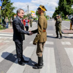 12.8.2016 Kielce. Kadrówka wkroczyła do Kielc. Komendant marszu złoży pierwszy meldunek przedstawicielom samorządu Kielc / Wojciech Habdas / Radio Kielce