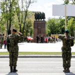12.8.2016 Kielce. Kadrówka wkroczyła do Kielc. Złożenie kwiatów pod pomnikiem Czwórki Legionowej. / Wojciech Habdas / Radio Kielce